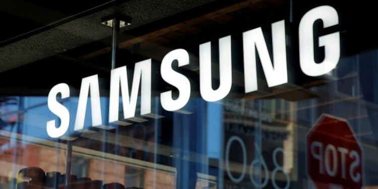 Samsung анонсирует гибкий и прозрачный смартфон
