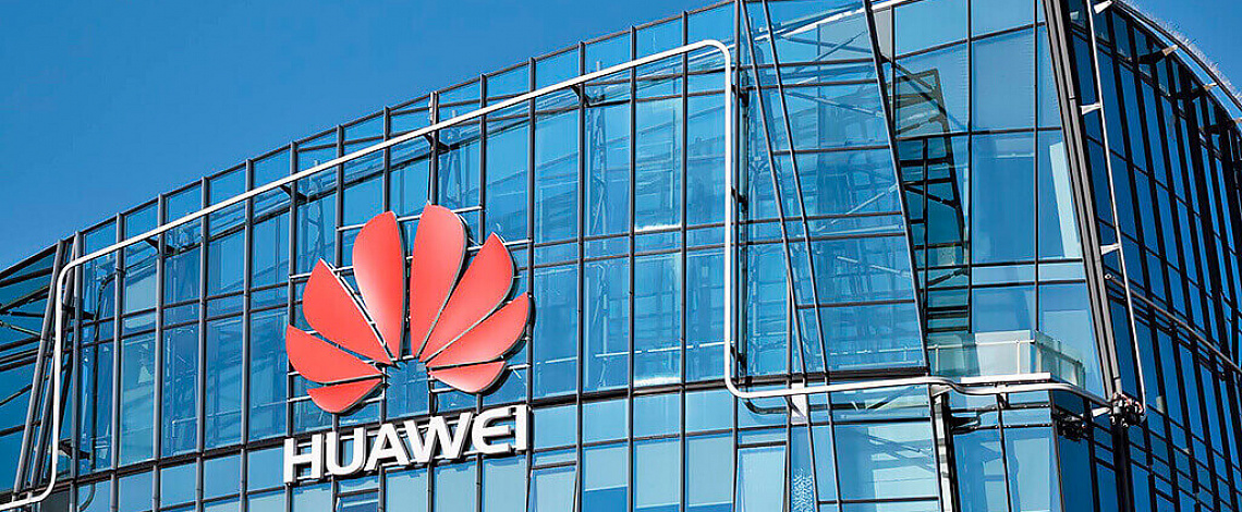 Huawei запатентовала технологию, которая удаляет царапины на смартфоне